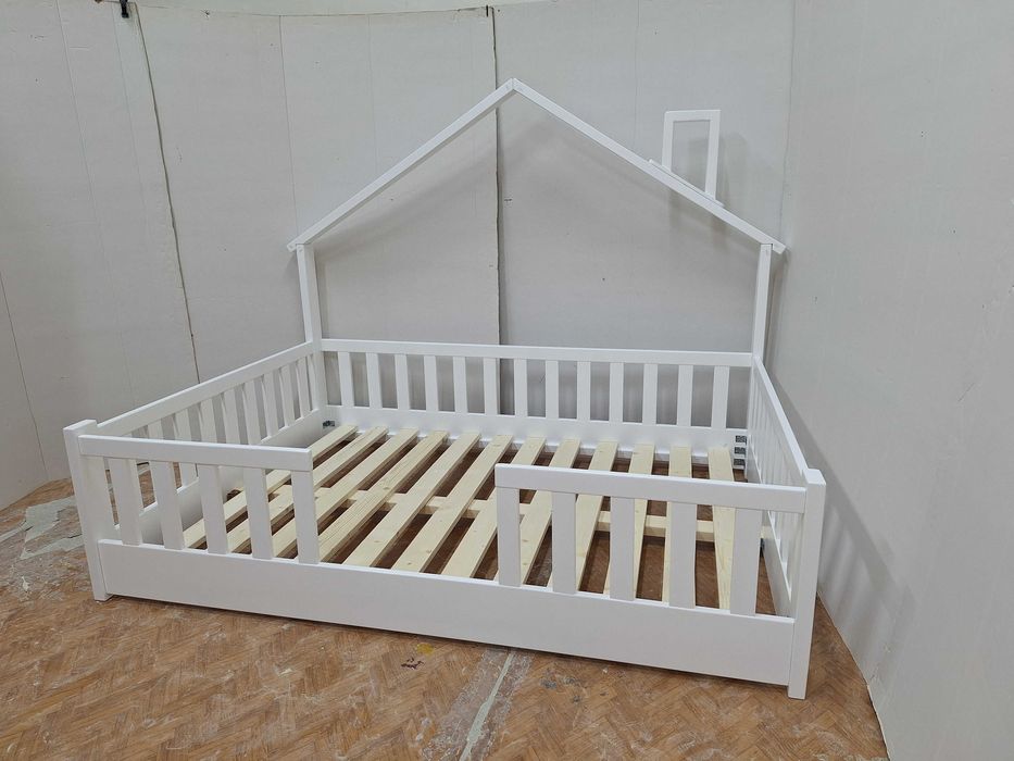 TRANSPORT GRATUIT.Pat tip casuta din lemn masiv.Cod 421