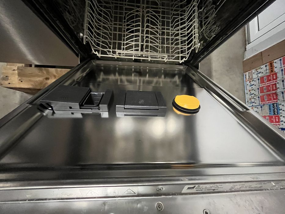 Професионална съдомиялна машина Miele PG 8059