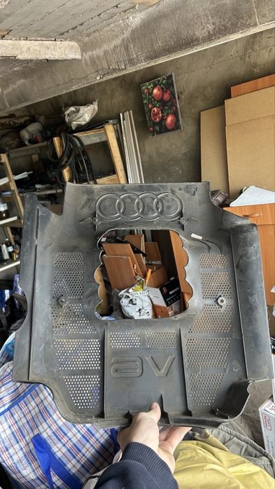 Наклалка,крышка двс audi v6