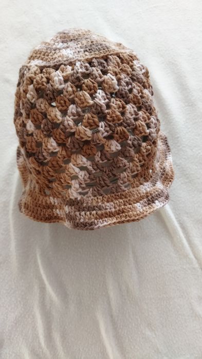 Модерна дамска шапка