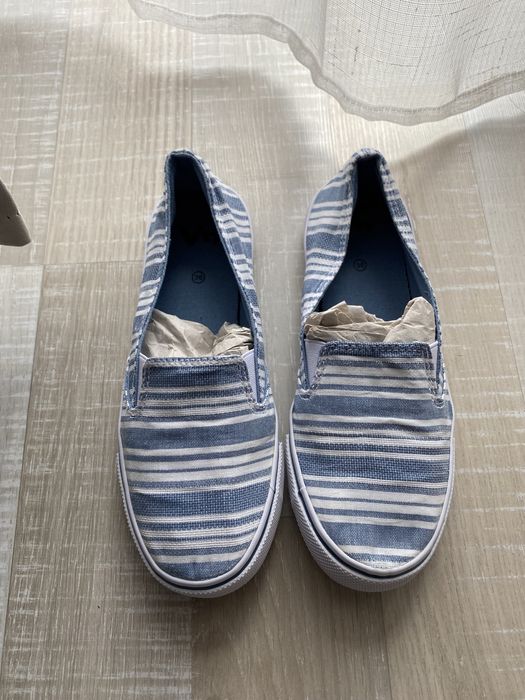 Tenisi diverse culori marimea 36