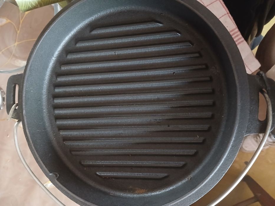 Vând ceaun din fontă (tuci) de 3,6 litri, adus din Germania,