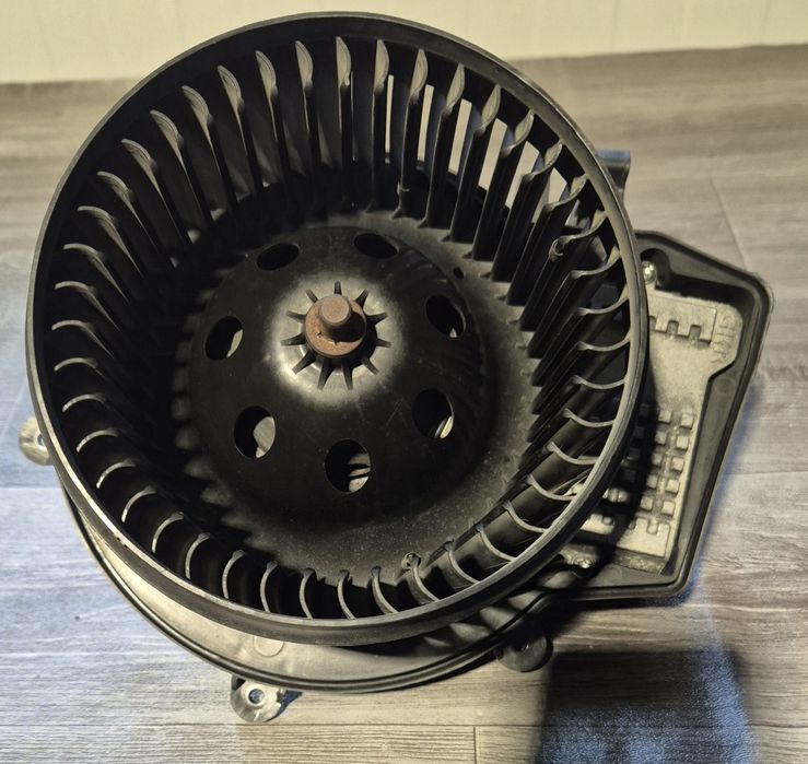 Вентилатор климатизация мерцедес w203  2004г