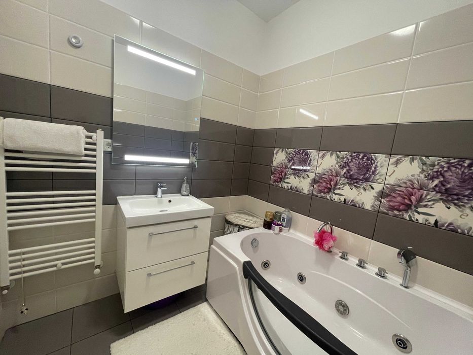 Vand apartament cu 2 camere ultrafinisat