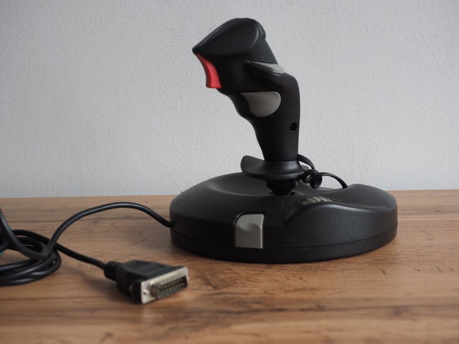 Joystick Gravis Blackhawk pentru PC, anul 1997, în stare vizuală bună, retro