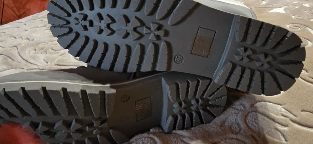 Нови ботуши от вътре  с вълна .