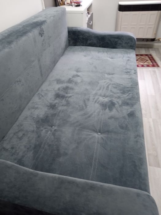 Vând canapea extensibila din catifea,220 lungime pe 200 lățime cu ladă