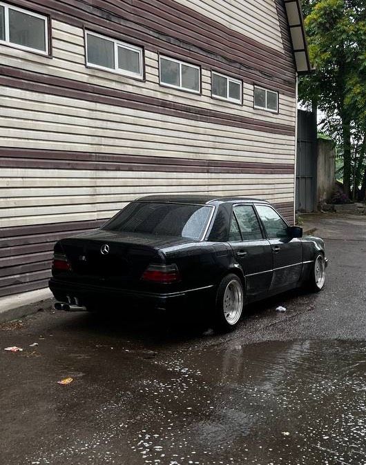 Mercedes-Benz W124 E320  «Волчок»