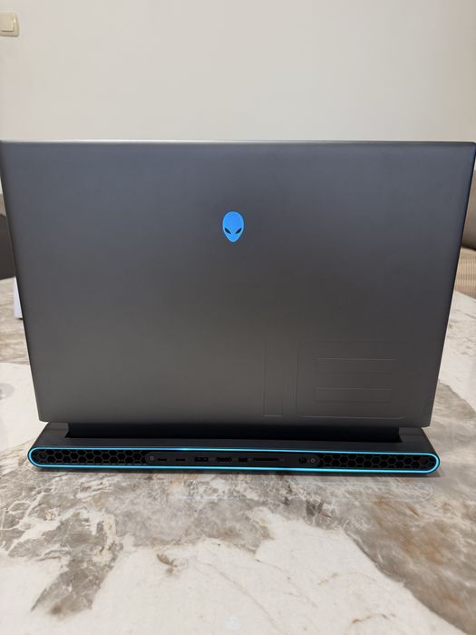 Dell Alienware M18 RI 480Hz FHD+ 2.2 GHz i9-13900HX 32GB 1TB SSD RTX 4080