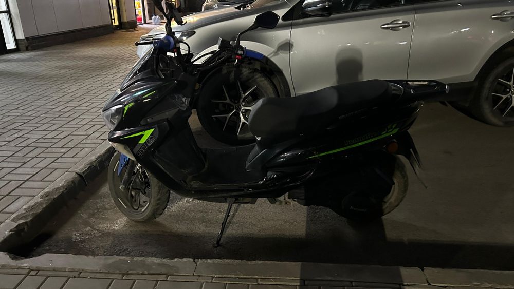 Продам скутер bennali