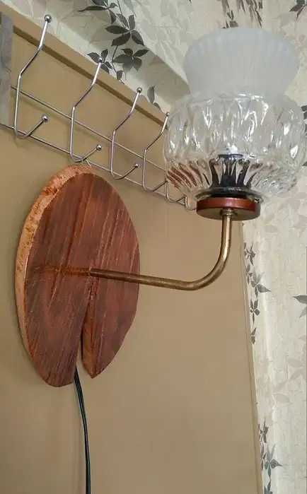 Стенна лампа -абажур