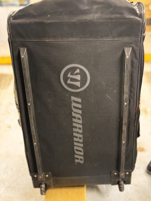 Продам хоккейный баул.