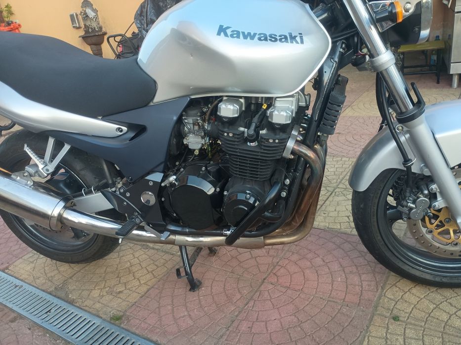 Kawasaki     ZR-7