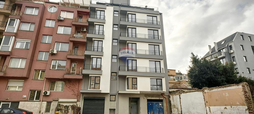 Продава се Двустаен апартамент в Варна, Погреби - 75 кв.м за 1061 €/кв.м - Снимка #12
