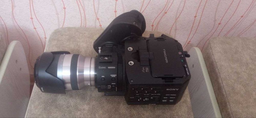 Профессиональная Видеокамера SONY NEX FS-100