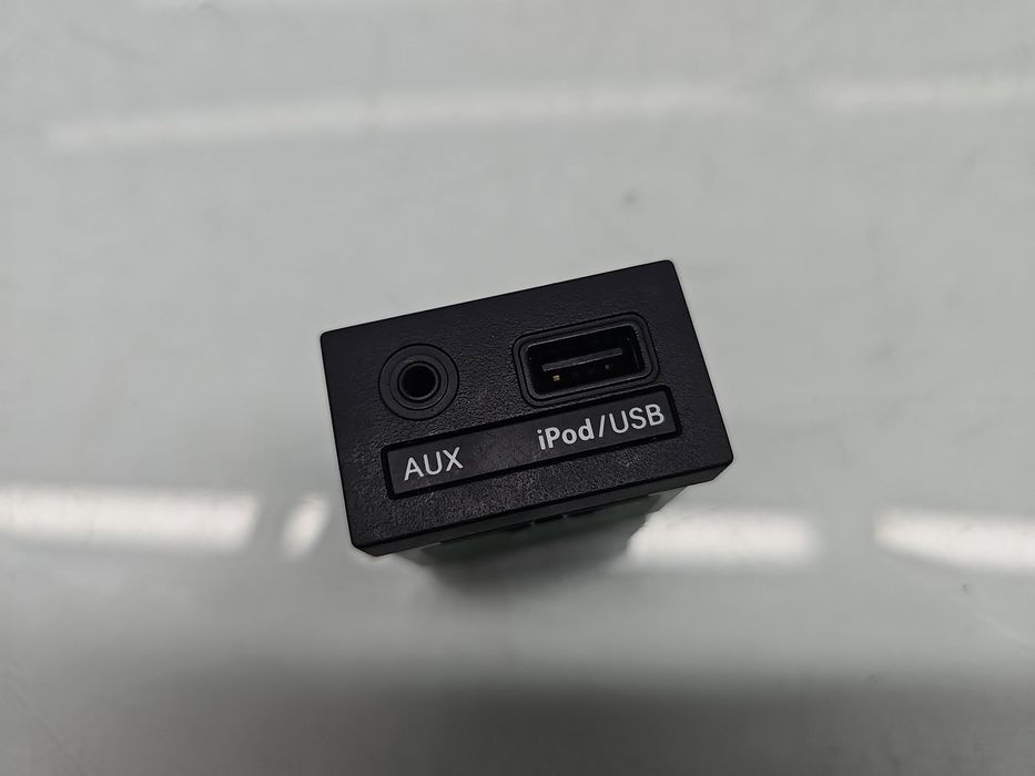 Conector auxiliar USB Hyundai i40 Wagon [Fabr 2012-2019] 96120-3Z500