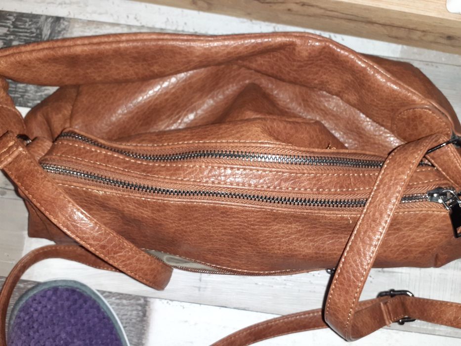 Дамски чанти в зелено и кафяво