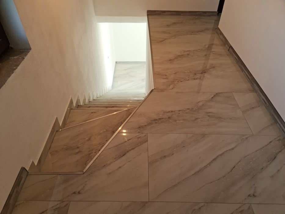 Echipă de constructori ,meseriași în finisaje interioare si exterioare