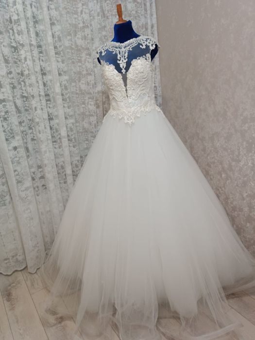 Продам свадебные платья