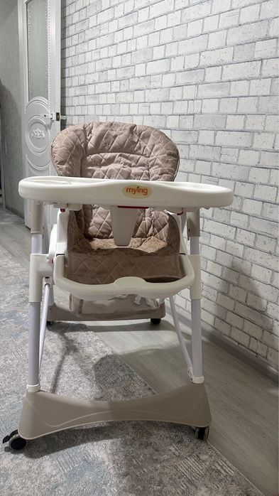 Детский стульчик для кормления