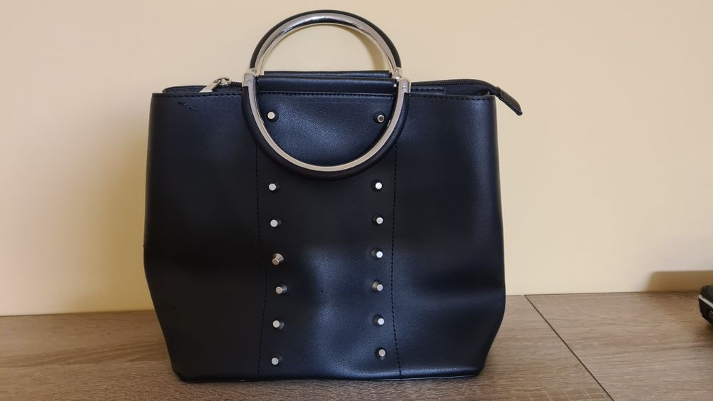 Черна дамска чанта