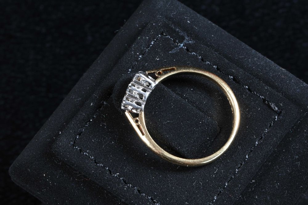 Пръстен Злато 750 и Платина с 3 Диаманта 0.17 карата Размер 53 1/2