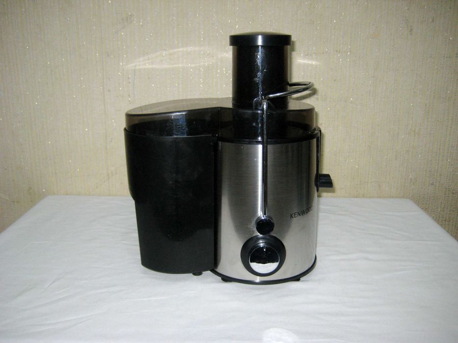 Соковыжималка KENWOOD оригинал идеальном рабочим состоянии!