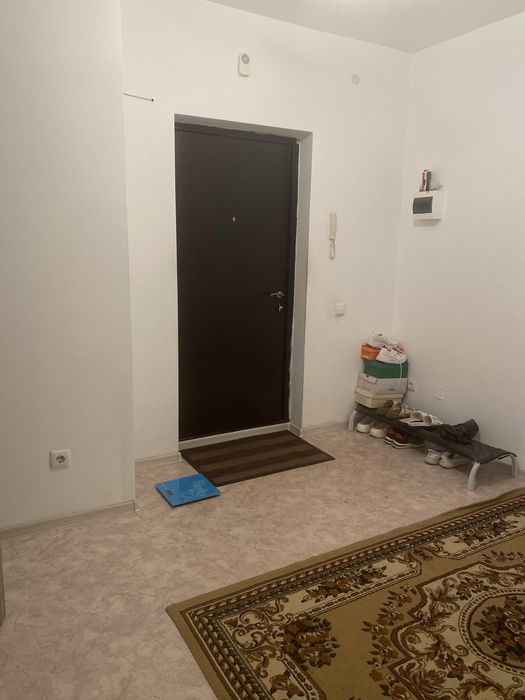 1 қыз керек квартираға