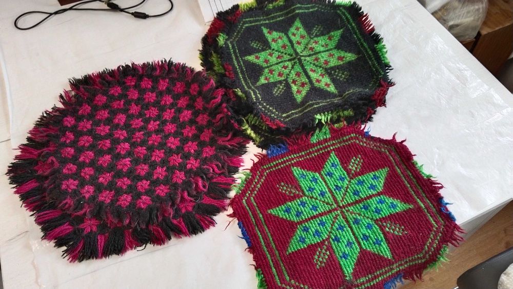 Малки килимчета тъкани