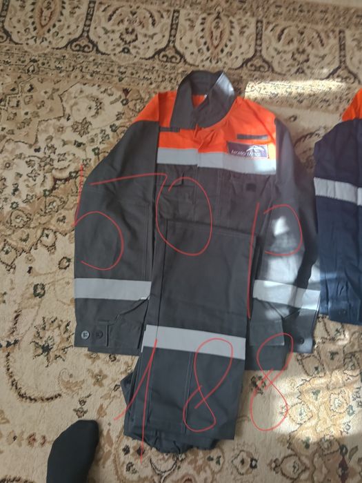 Продам костюмы спецовочные