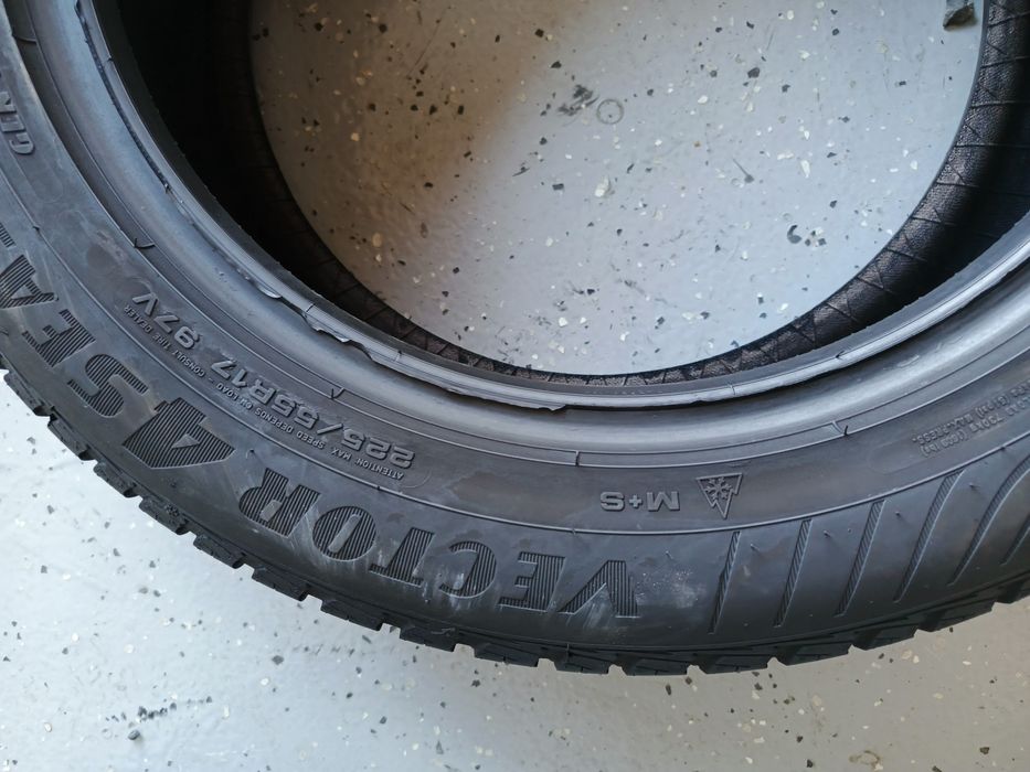 225.55.17 Goodyear All Season Second-hand