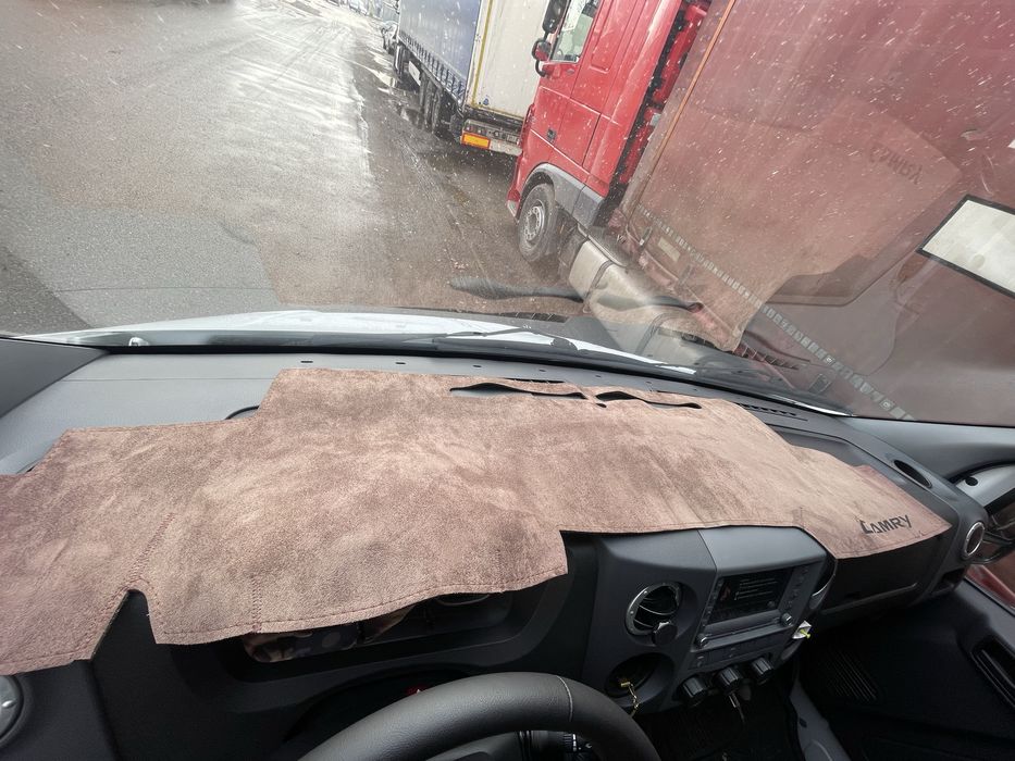 Накидка на панель Camry 70