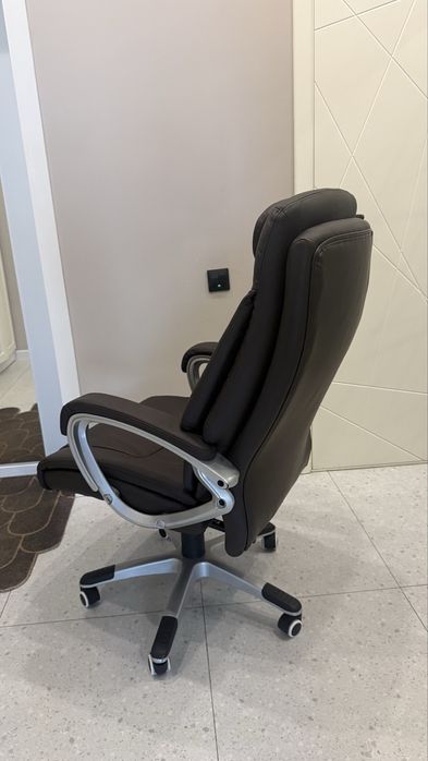 Офисное кресло для руководителя