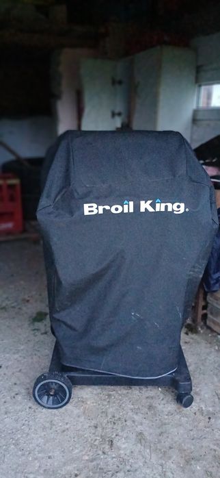 De vanzare gratar pe gaz (butelie)Broil King