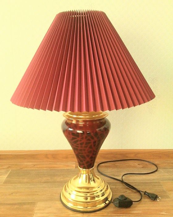 Красивый торшер (светильник).