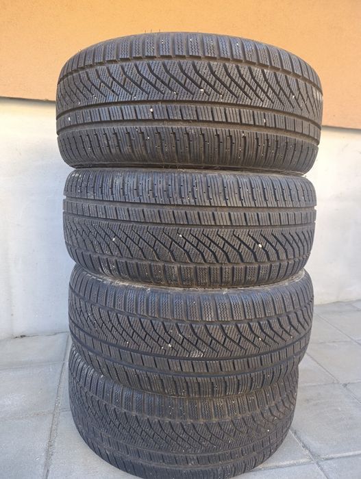 Зимни гуми 245/45 R18