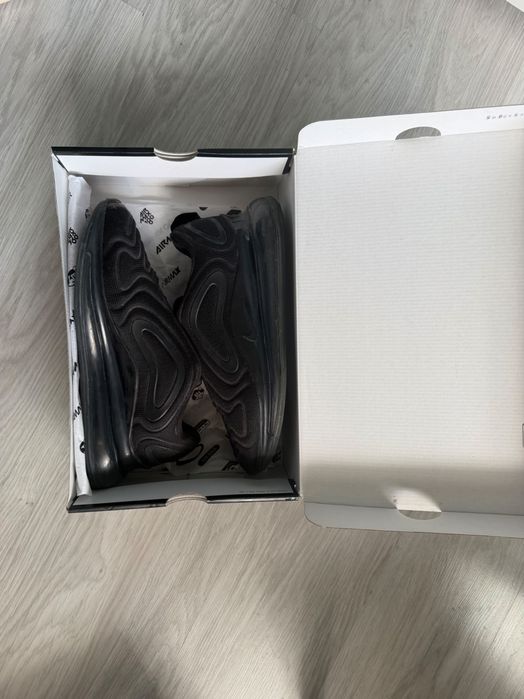 Nike air max 720 triple black