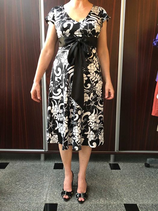 Rochie material satinat alb negru