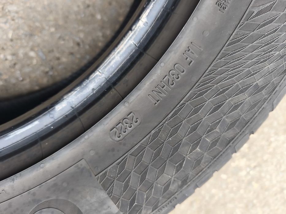 215/60/17" 4бр Continental ultra contact,dot2322,6-7mm