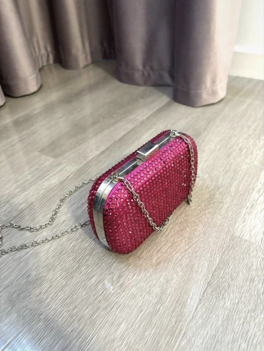 Clutch roz cu ștrasuri