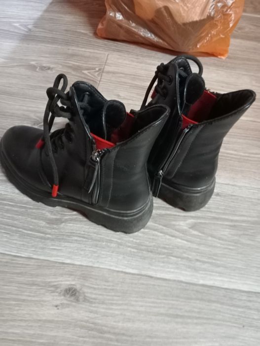 Продам женские ботинки недорого!!!