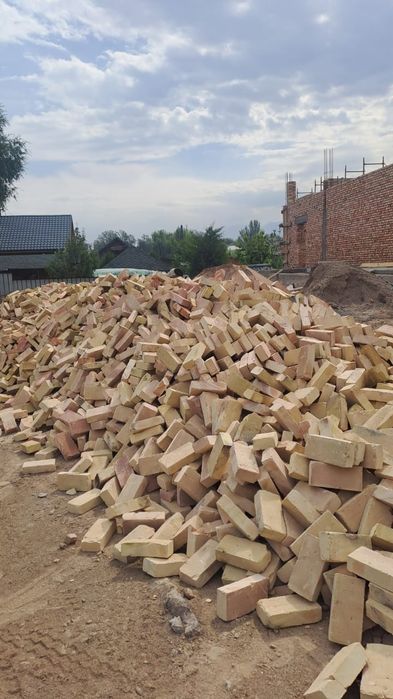 Красный кирпич с завода