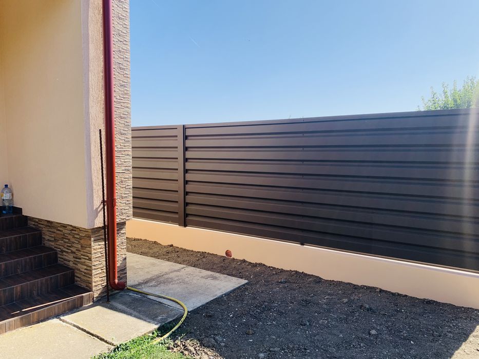 Tabla cutata T35 Fresco – gard modern maro mat 8019