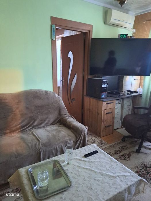 Ap 2 cam X mijlociu etaj 4 cu acoperis Rogerius (in spate la Perla)