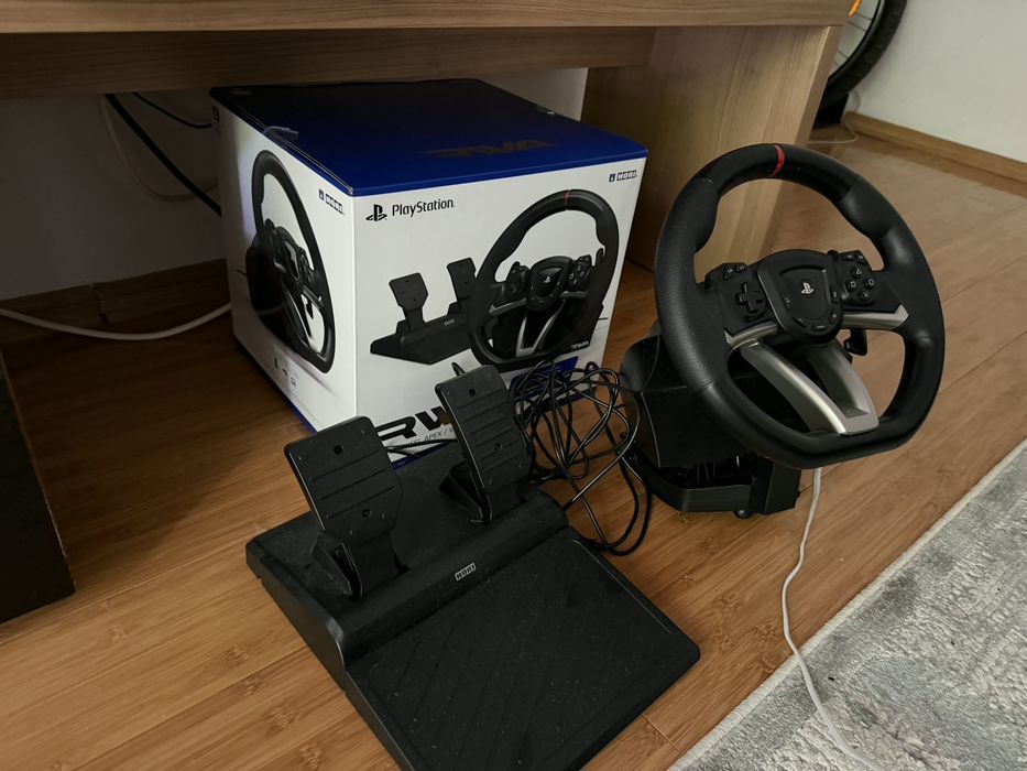 Vând Ps4 cu Volan si pedale+jocuri