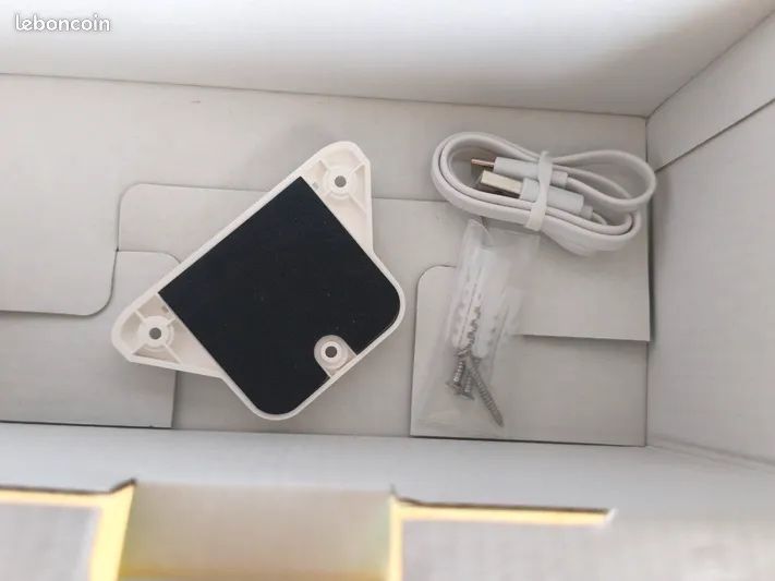 Wi-Fi соларна 360 камера за наблюдение.