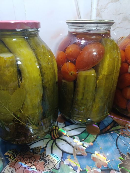 Продам соленья, огурцы и помидоры