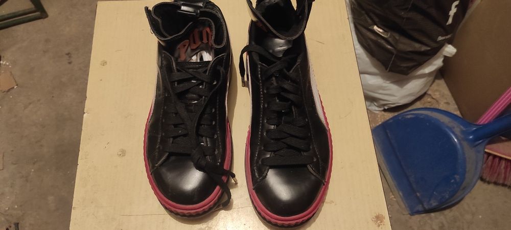 De vânzare pantofi sport