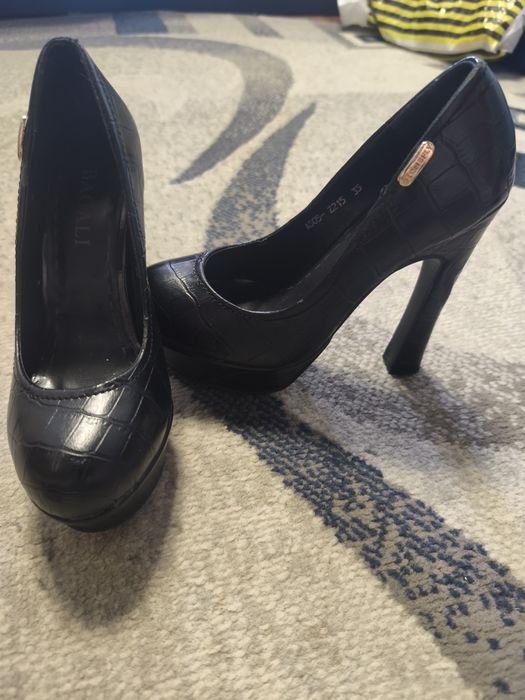 Отдам за шоколадку!