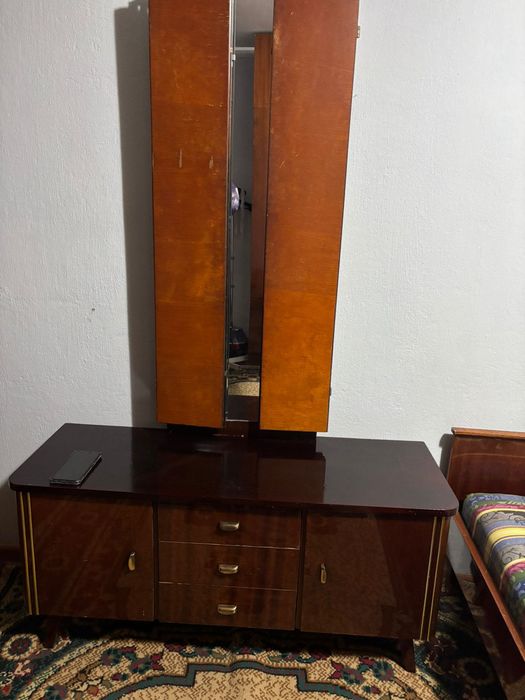 Продаётся трюмо б/у